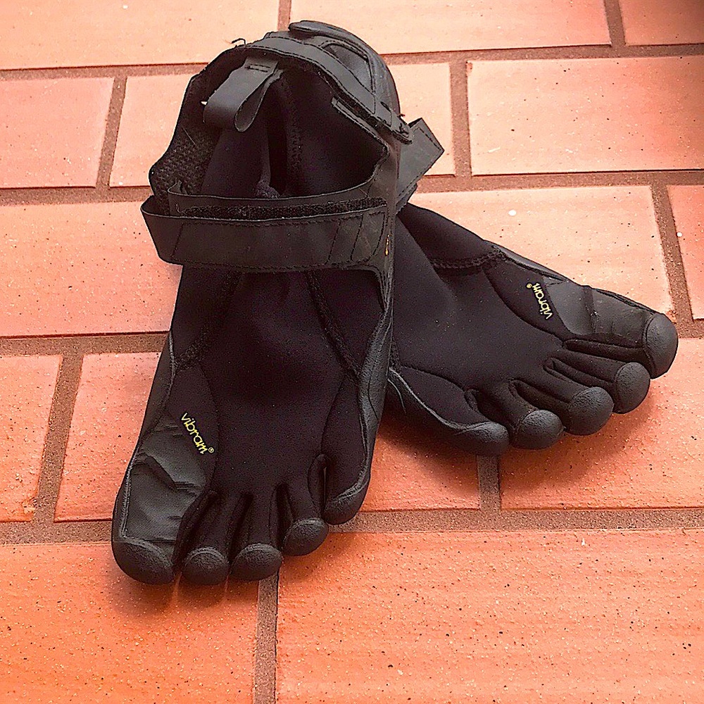 Vibram five finger KSO black trail running toe shoes
